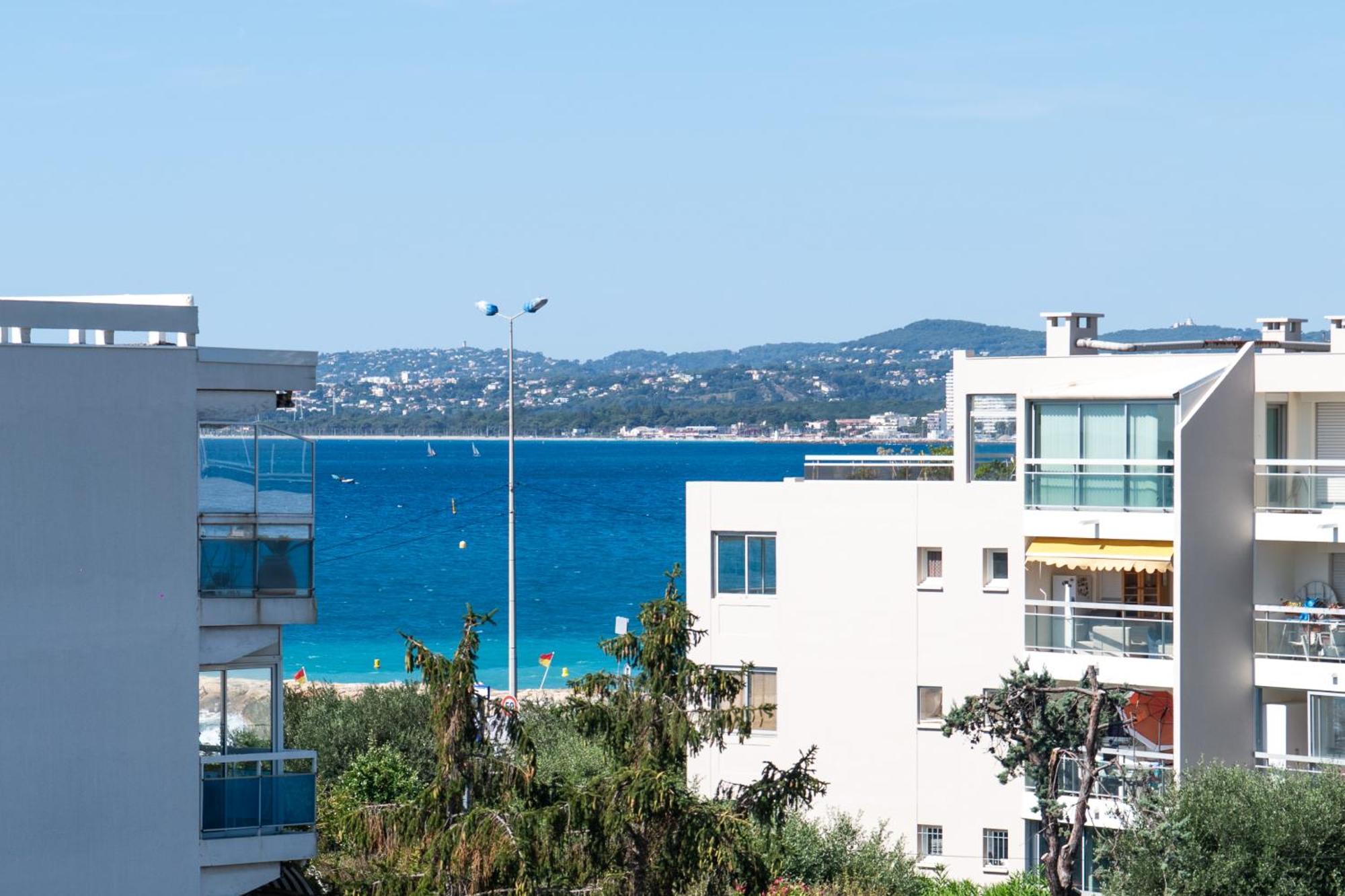 Residence Mediterranee - Beachfront - Sun And Seaview - Pool - Private Parking Cagnes-sur-Mer Exteriör bild